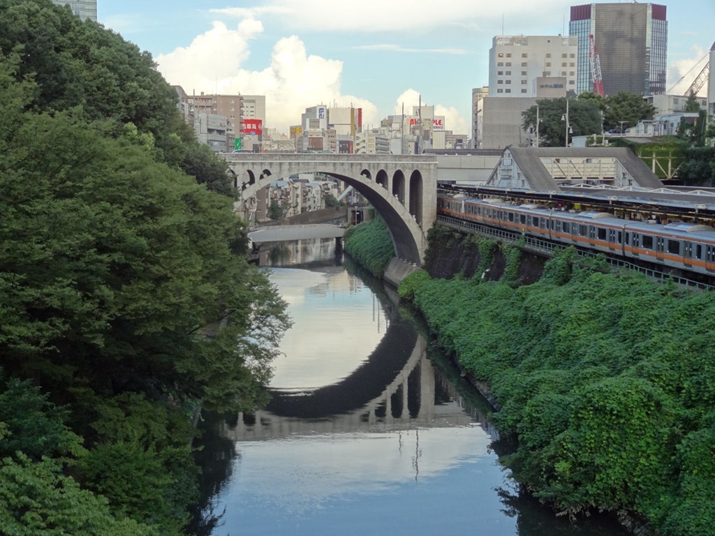 聖橋から見た御茶ノ水あたり 水彩画 　サイズF10 s-20190620212612298612.jpg